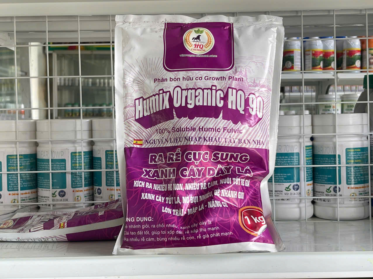 Humix Organic HQ 90 bổ sung Humic, Fulvic, Chitosan và các dưỡng chất sinh học)
