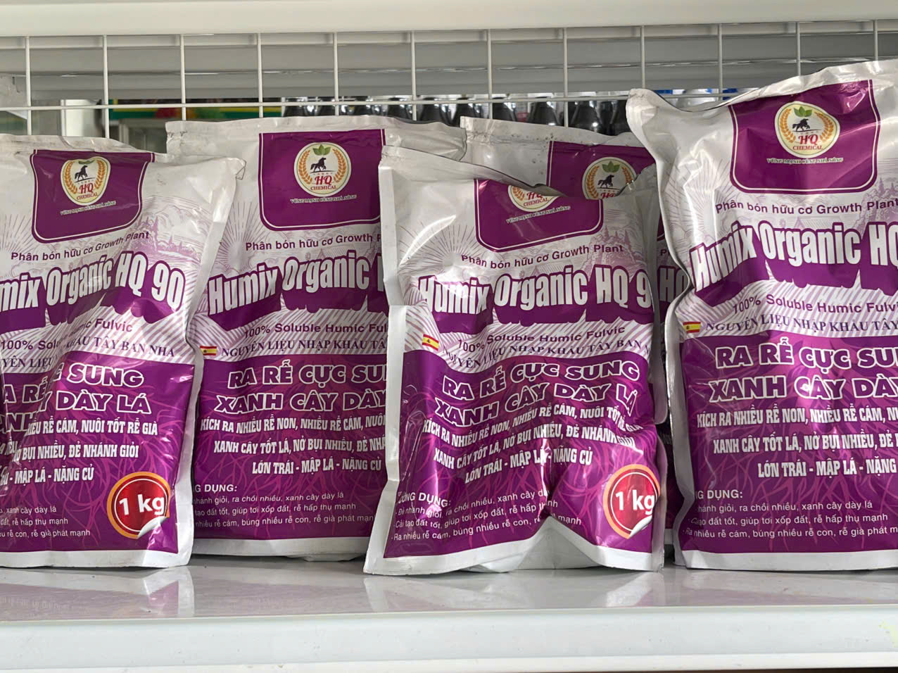 Humix Organic HQ 90 bổ sung Humic, Fulvic, Chitosan và các dưỡng chất sinh học)
