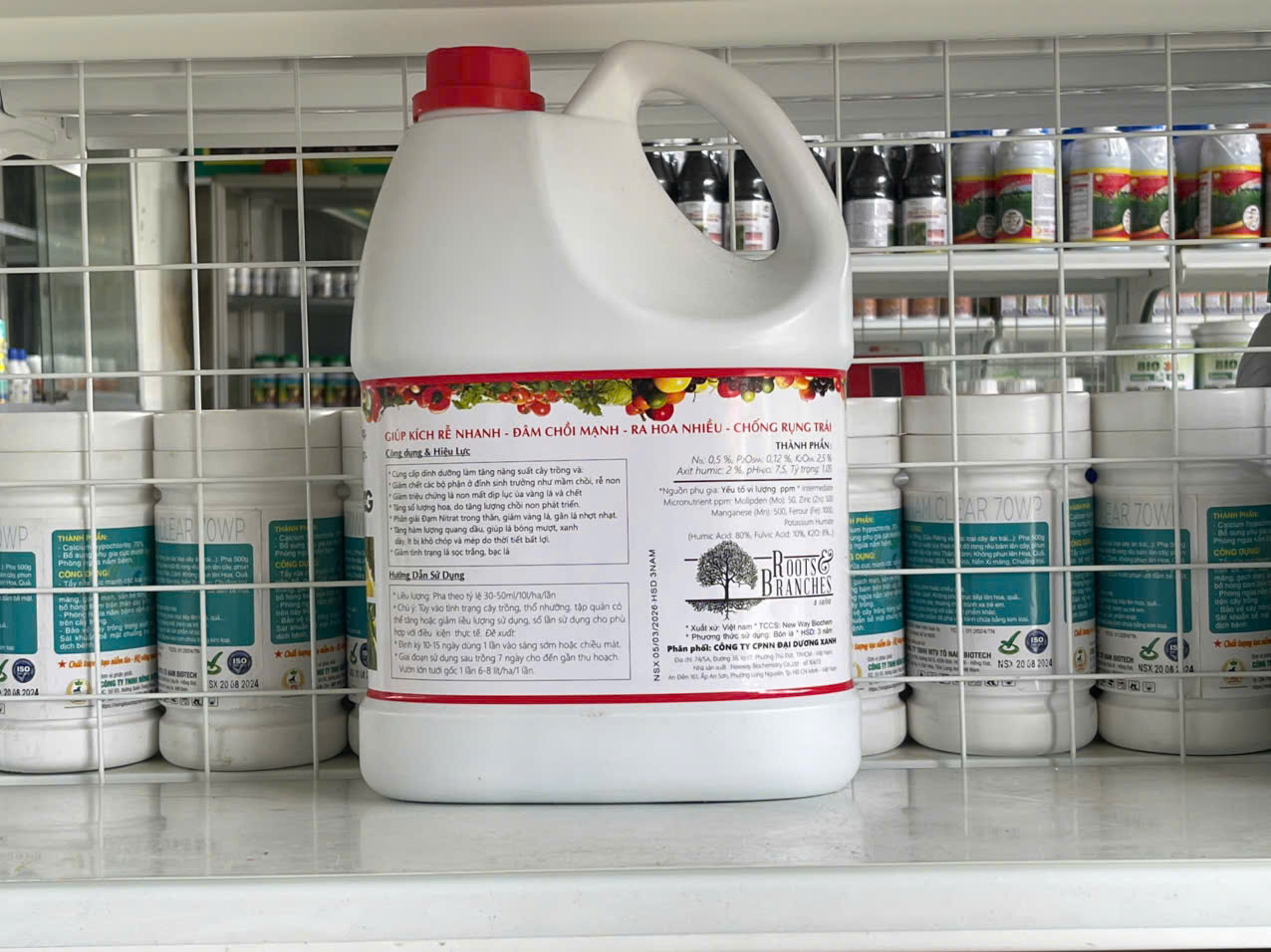 Phân bón lá NPK sinh học Eco Humic Osaka.
