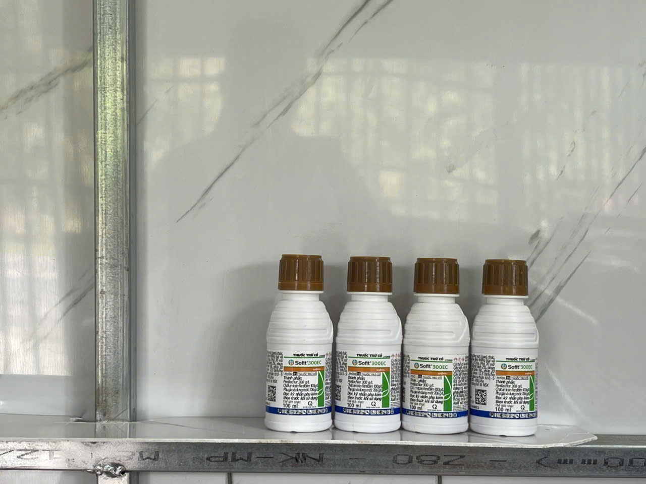 Thuốc cỏ tiền nảy mầm Sofit 300EC (Pretilachlor 300g/L Fenclorim 100g/L) Đặc trị cỏ đuôi phụng, cỏ lồng vực (cỏ gạo), chác lác, mác bảo, xà bông... trên cả lúa gieo thẳng (sạ) và lúa cấy.